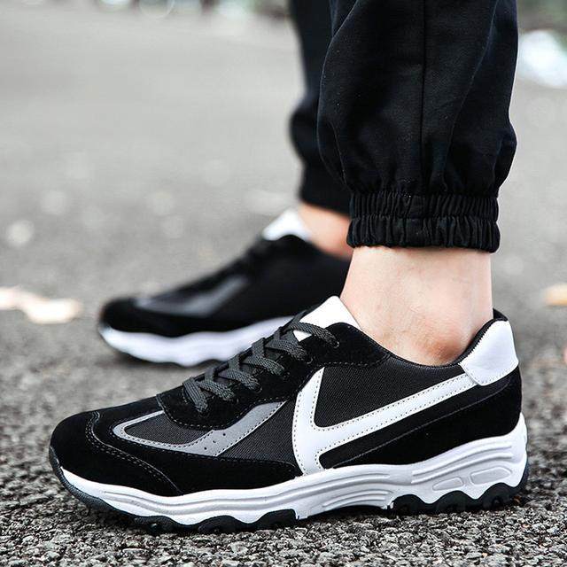 別再糾結怎么搭配，帥氣男人出街直接穿運動鞋，時尚又舒適