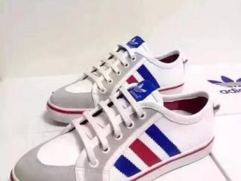 經(jīng)典重塑，品質(zhì)之選——天津阿迪達(dá)斯經(jīng)典款女士運(yùn)動(dòng)鞋廠家直批