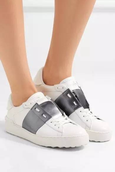 一雙舒適又百搭的運(yùn)動(dòng)鞋，讓你帶娃時(shí)髦兩不誤